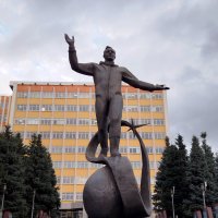 Монумент космонавту Ю.Гагарину :: светлана льдокова Монумент космонавту Ю.Гагарину :: светлана льдокова