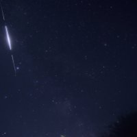 Удачно попавший в 3 кадра метеор