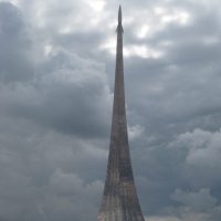 Монумент "Покорителям Космоса" у ВДНХ :: Дмитрий Никитин Монумент "Покорителям Космоса" у ВДНХ :: Дмитрий Никитин