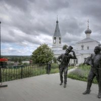 Скульптуры Хлестаков и Городничий в Касимове