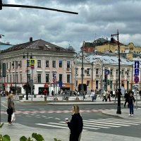 У метро :: Натали Леон