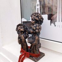 Новые Васильковые человечки - учительница с учениками.