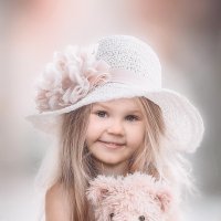 Кокетка с плюшевым другом .