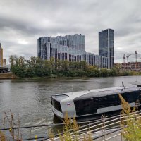Под мостом