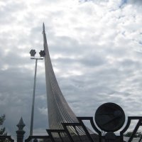 Монумент "Покорителям Космоса" у ВДНХ :: Дмитрий Никитин Монумент "Покорителям Космоса" у ВДНХ :: Дмитрий Никитин