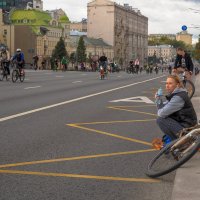 Велосипедисты на Садовом
