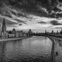 "Москва-река с Б.Каменного моста. Столичные зарисовки"©