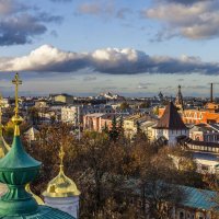 Тучи осенние над городом скользят