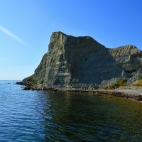 Феодосия. Скала на берегу Черного моря в южных окрестностях города.