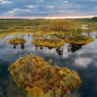 Озёрные островки в лучах заката