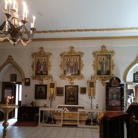 в храме