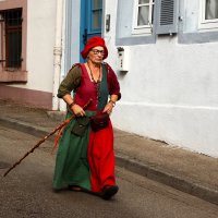 Перепутала метлу с палкой, теперь ноги бей...