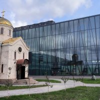 Церковь возле аэропорта.