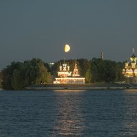 Луна над Угличским кремлём :: Дарья Меркулова Луна над Угличским кремлём :: Дарья Меркулова