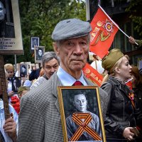 Пожилые люди.