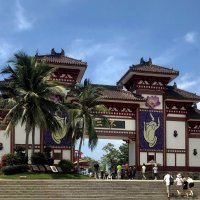 Главные ворота Центра буддизма Наньшань (Nanshan Buddhism Center)