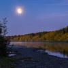 Лунный осенний октябрьский вечер на перекате реки Ухта. :: Николай Зиновьев