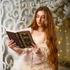Портретная фотосессия девушки в студии: Книжная элегантность в Московской студии :: Александр ALDemch Демченко