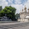 Храм,памятник и мальчик с телефоном :: Сергей Цветков