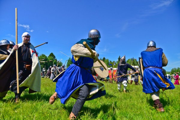 зашли, сейчас будут бить ...