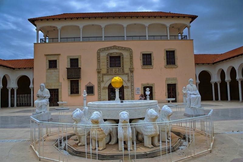 Кейсария. Музей Ралли. Основан в 1993 году. В нем экспонируется в основном латиноамериканское искусство и коллекция произведений С. Дали. Музей Ралли 2 открылся в 2007 году.В нем выставлены произведения классического искусства. ***Израиль Кейсария. Музей Ралли. Основан в 1993 году. В нем экспонируется в основном латиноамериканское искусство и коллекция произведений С. Дали. Музей Ралли 2 открылся в 2007 году.В нем выставлены произведения классического искусства. ***Израиль